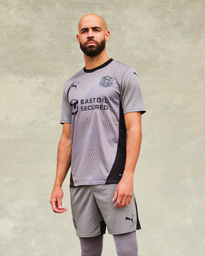 Image: https://shop.leytonorient.com/cdn/shop/files/AWAY_KIT_9.jpg?v=1717666876&width=713